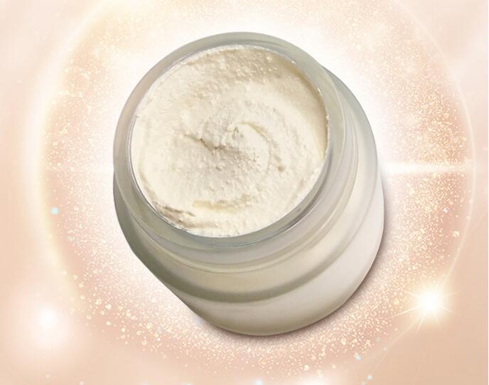Crème concealer au ginseng Pearl Fairy Lady, texture douce, contenant des perles de ginseng pour un teint lumineux.