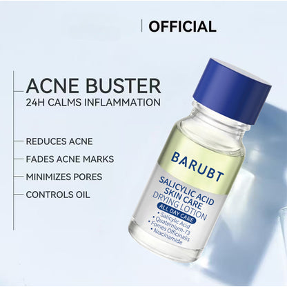 Visage propre et hydraté avec le nettoyant et hydratant pour peau acnéique, sans marque visible, dans un flacon blanc.