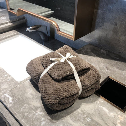 Serviette de bain en coral flanelle avec motif ananas, ensemble absorbant et doux, idéale pour la salle de bain.